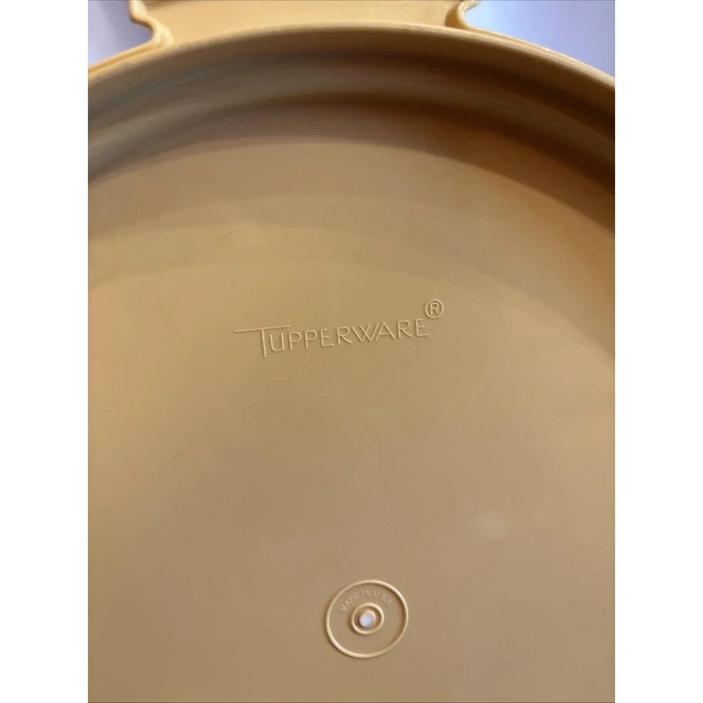 Tupperware Round Cake Carrier Gold W/Lid 1256-4 12